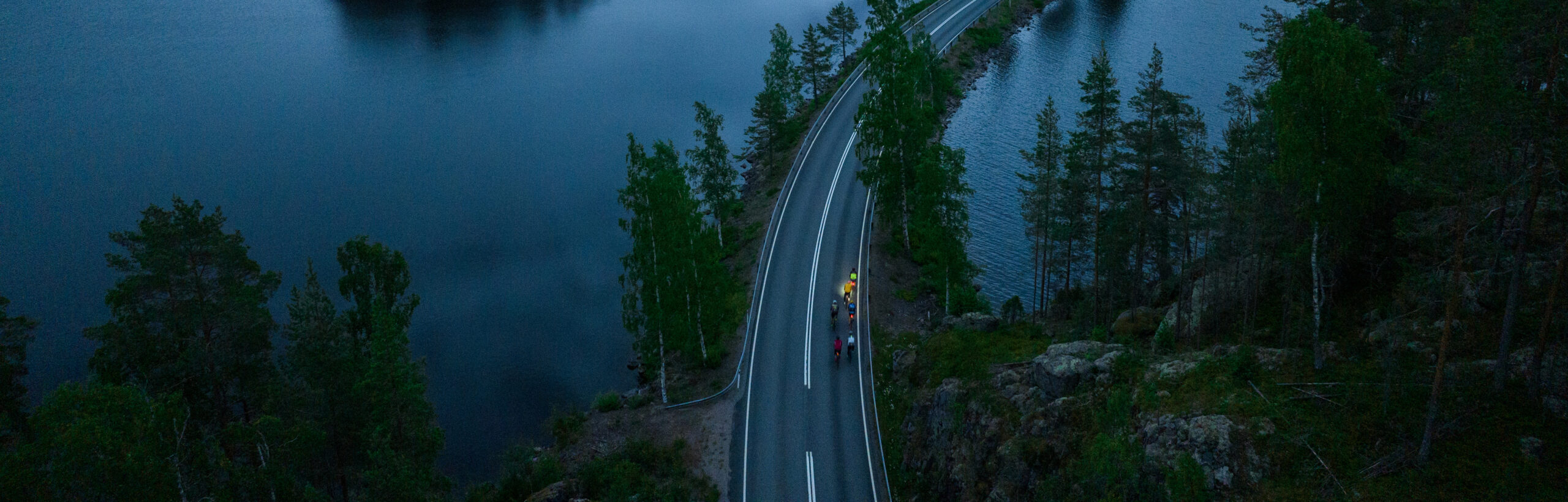 Rattasõit Soome öös. See on Saimaa Cycle Tour